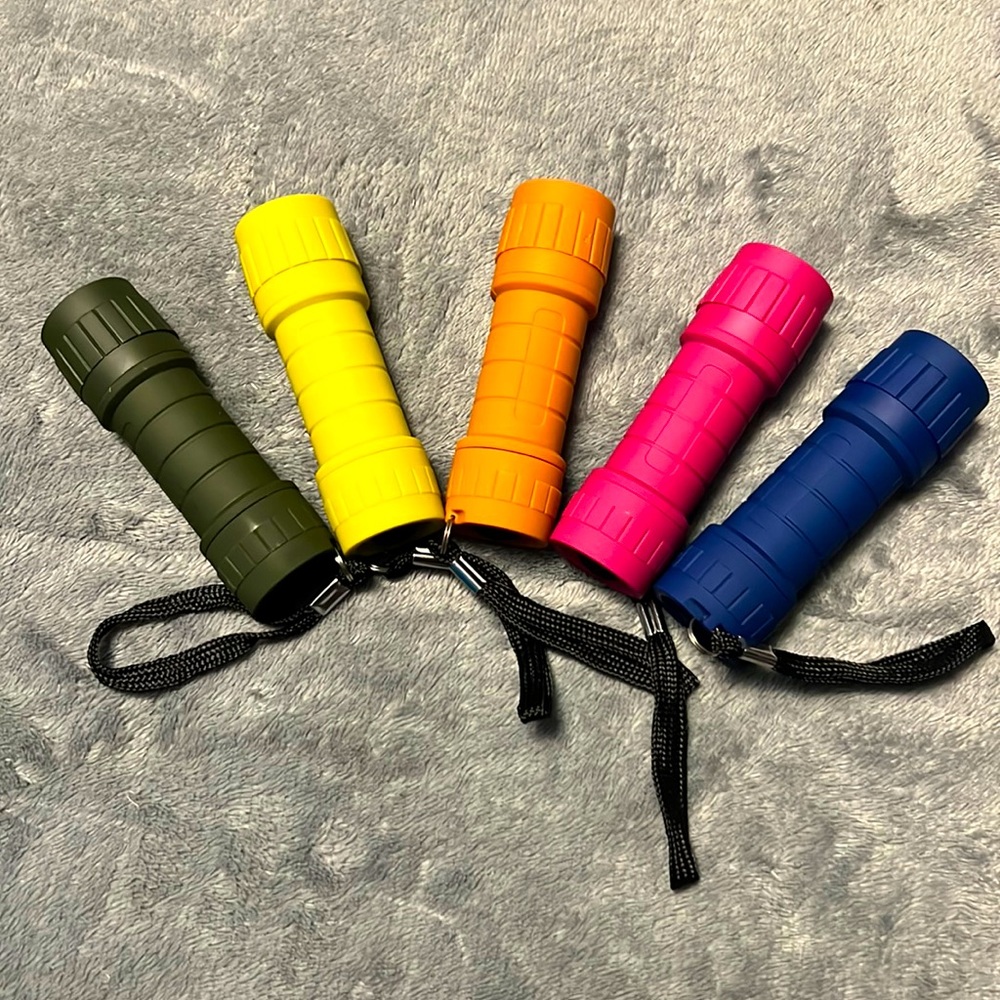 5 High quality mini Flashlights/Batteries come included and all of work perfectl